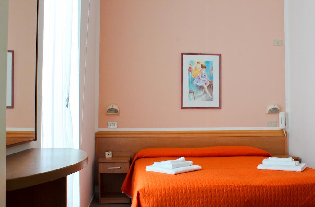 Hotel Leda リミニ 部屋 写真